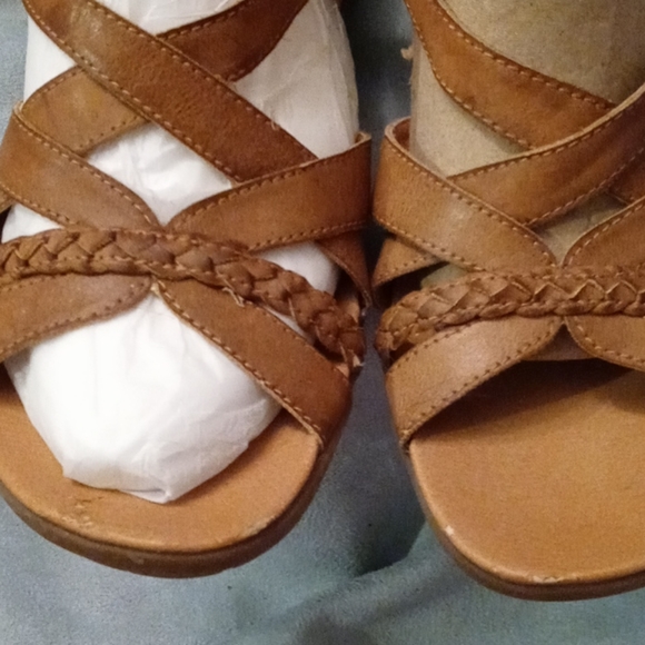 Bare Traps brown cross braid strap flat sandal - Picture 3 of 5